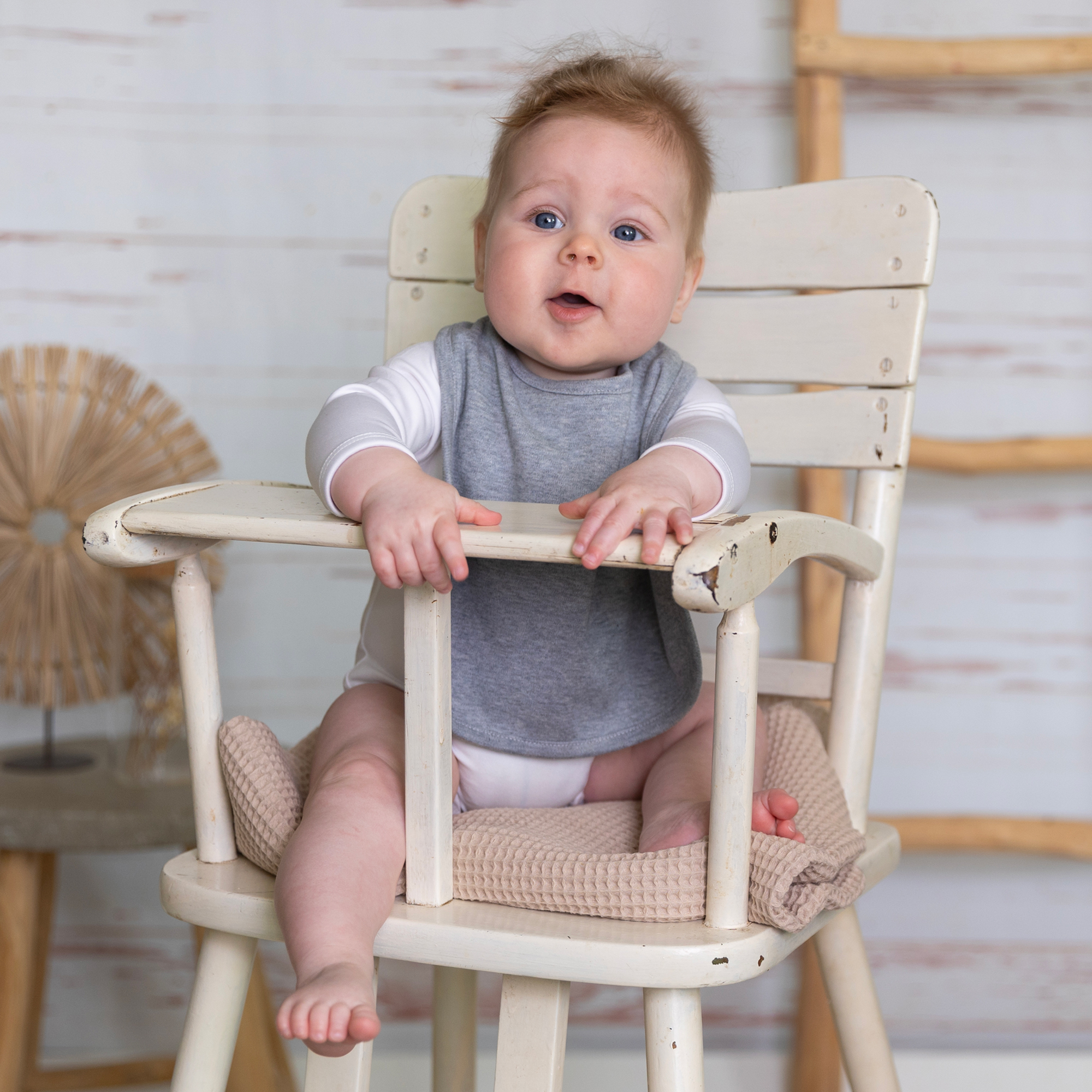 11001_Link-Kids-Wear_Olli-01_Bib_Main-image-R11-L