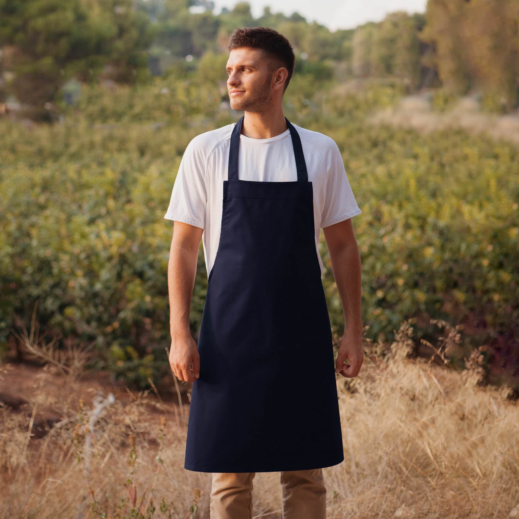 BBQC8070_Link-Kitchen-Wear_Barbecue-Apron_Main-image-R11-L