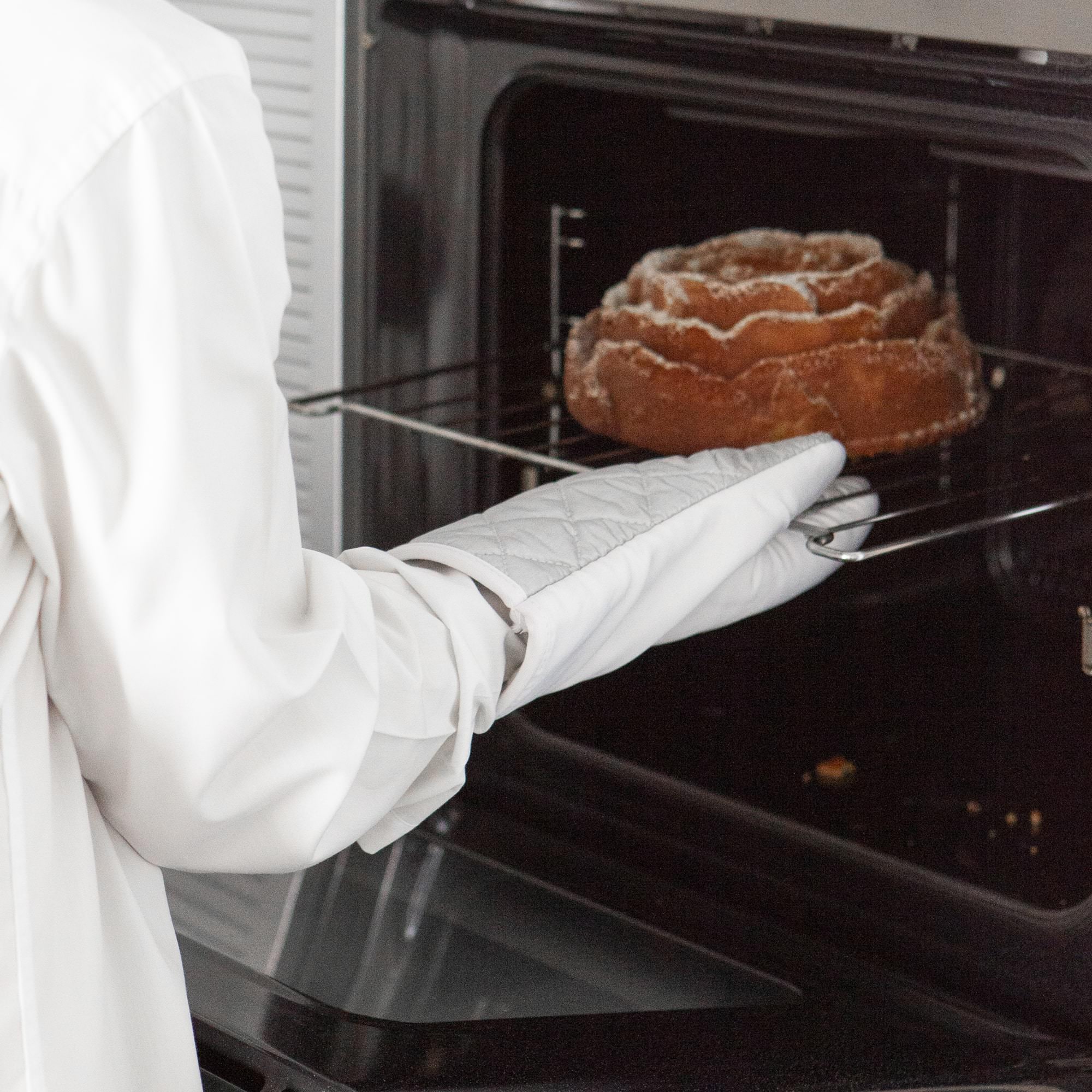 OWRPES_Link-Kitchen-Wear_Ovenmitts_Main-image-R11-L